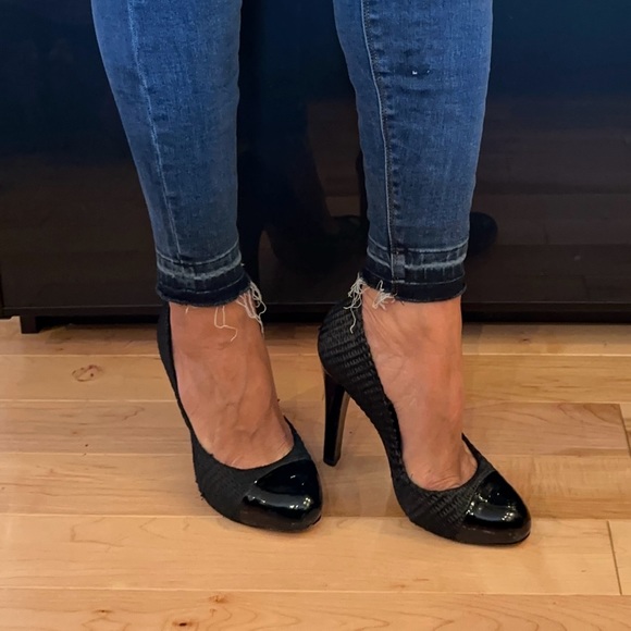 ✅2 for $50✅ 
BCBGMAXAZRIA Pump - GUC 35.5. Fit like a 6 - Picture 2 of 6